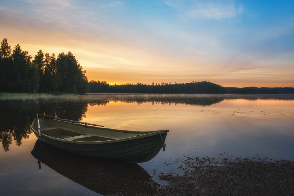 Mazury, znane jako Kraina Tysiąca Jezior, od lat przyciągają zarówno turystów, jak i inwestorów nieruchomości
