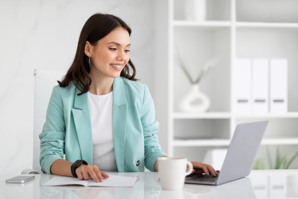 Wybierając polisę ubezpieczeniową dla swojego biura rachunkowego należy dokładnie analizować oferty różnych towarzystw ubezpieczeniowych oraz dostosowywać zakres ochrony do specyfiki działalności i rozmiaru firmy