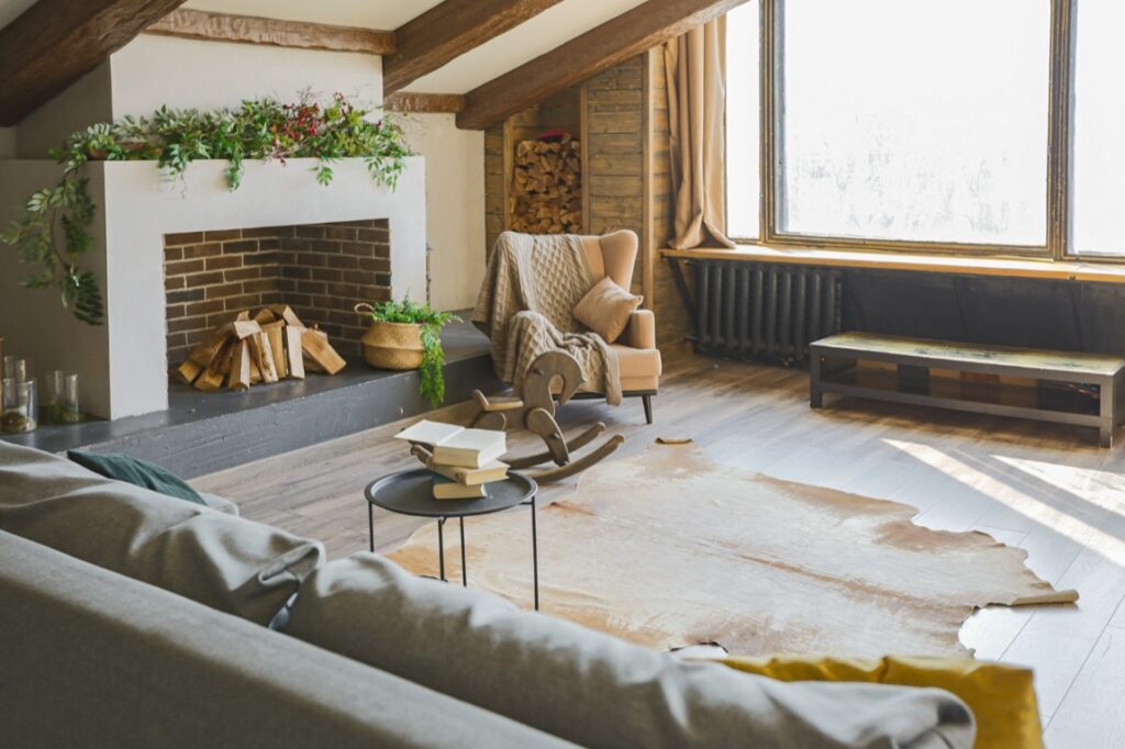 W ostatnich latach coraz więcej osób decyduje się na połączenie klasyki i nowoczesności, wybierając drewniane podłogi współpracujące z ogrzewaniem podłogowym